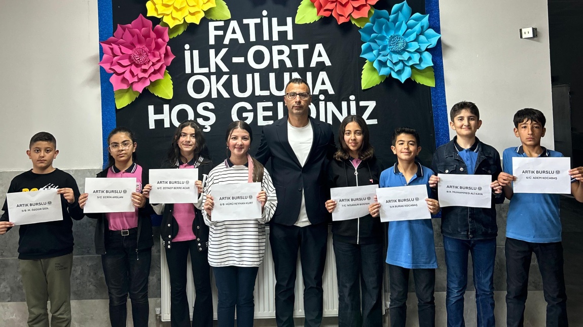 Bursluluk Sınavını Kazanan Öğrencilerimizi Tebrik Ediyoruz!